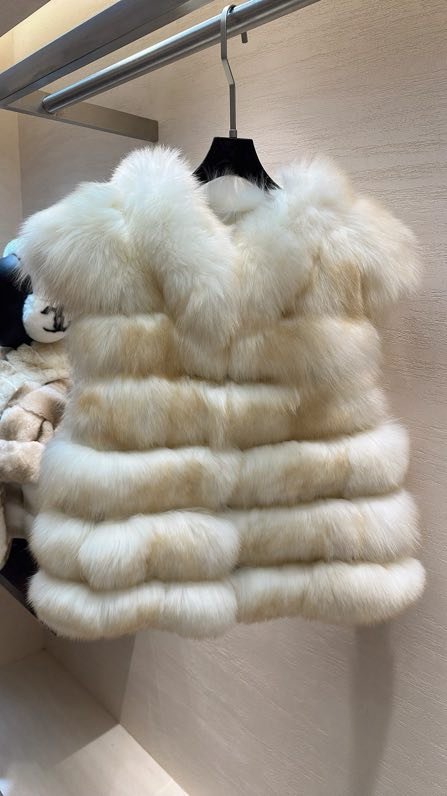 Жилетка из лисьего меха