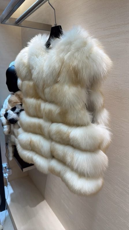 Жилетка из лисьего меха фото 2