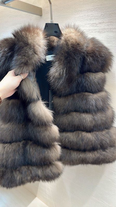 Жилетка из лисьего меха фото 6
