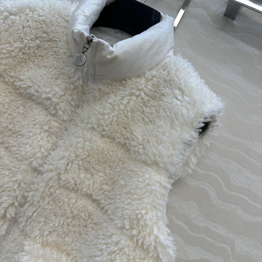 Жилетка хутряної на пуху жіноча фото 3