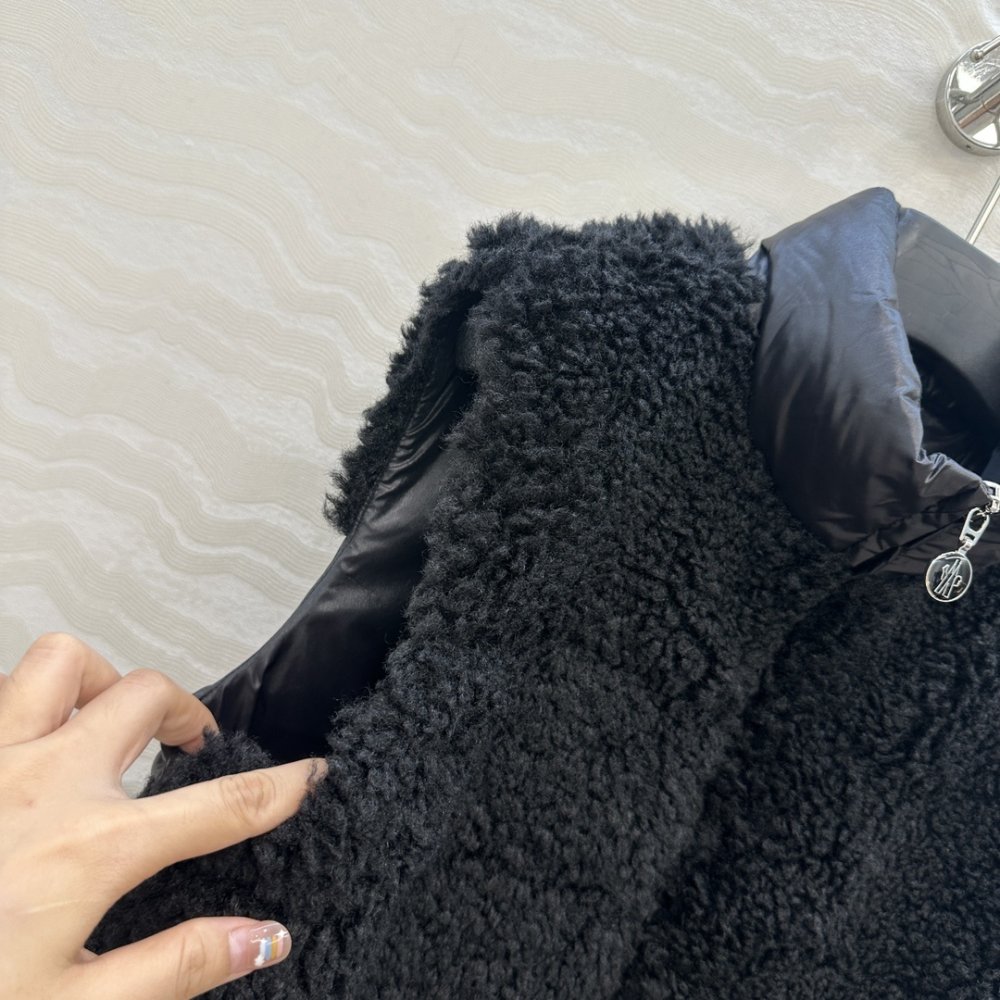 Жилетка хутряної на пуху жіноча фото 3