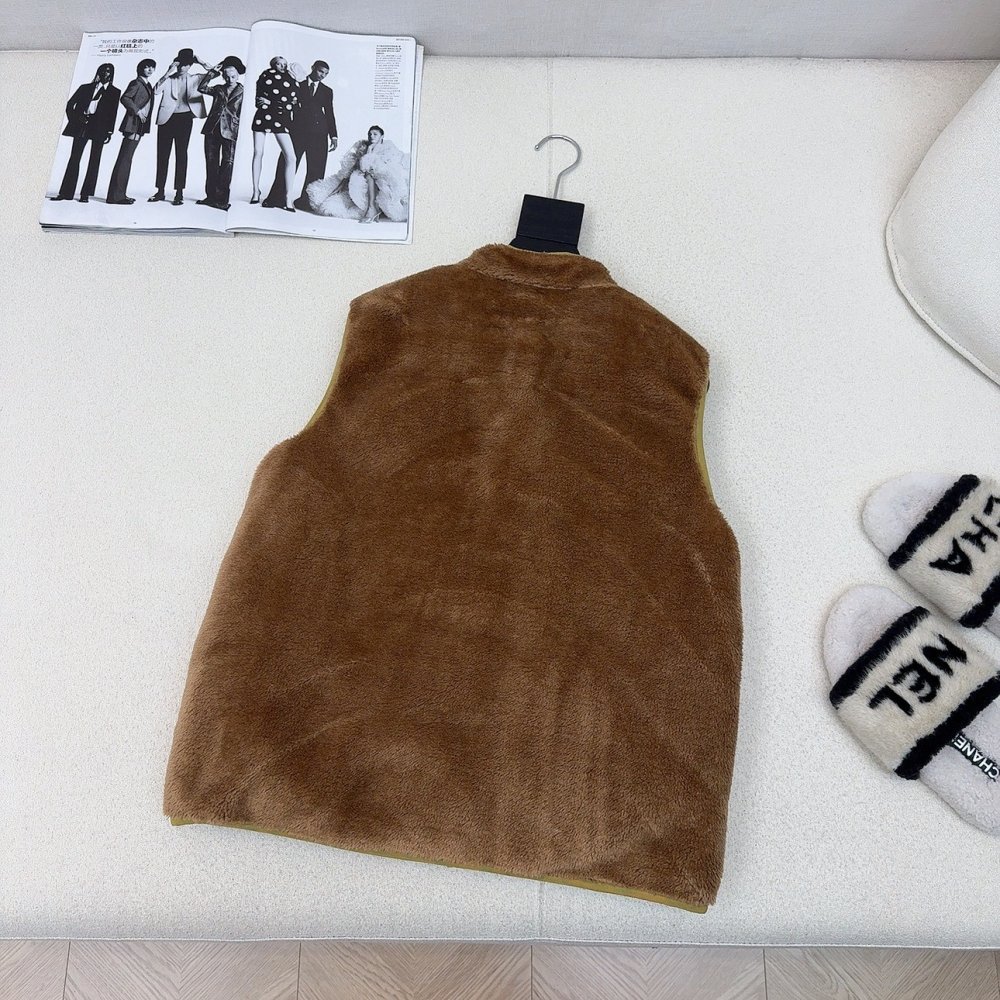 Vest fur on feathers women's фото 3