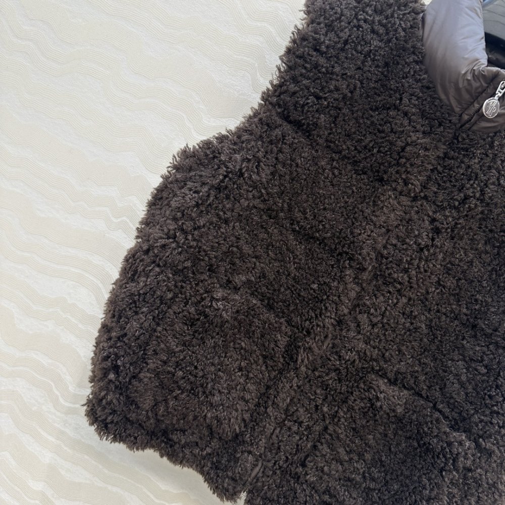 Жилетка хутряної на пуху жіноча фото 5