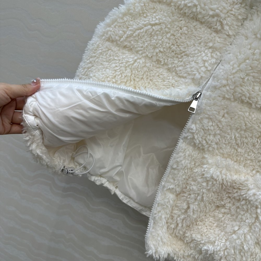 Жилетка хутряної на пуху жіноча фото 6