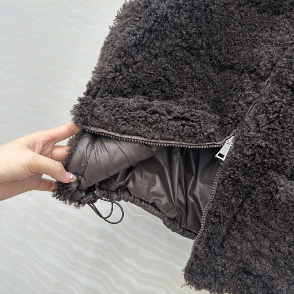 Жилетка хутряної на пуху жіноча фото 6