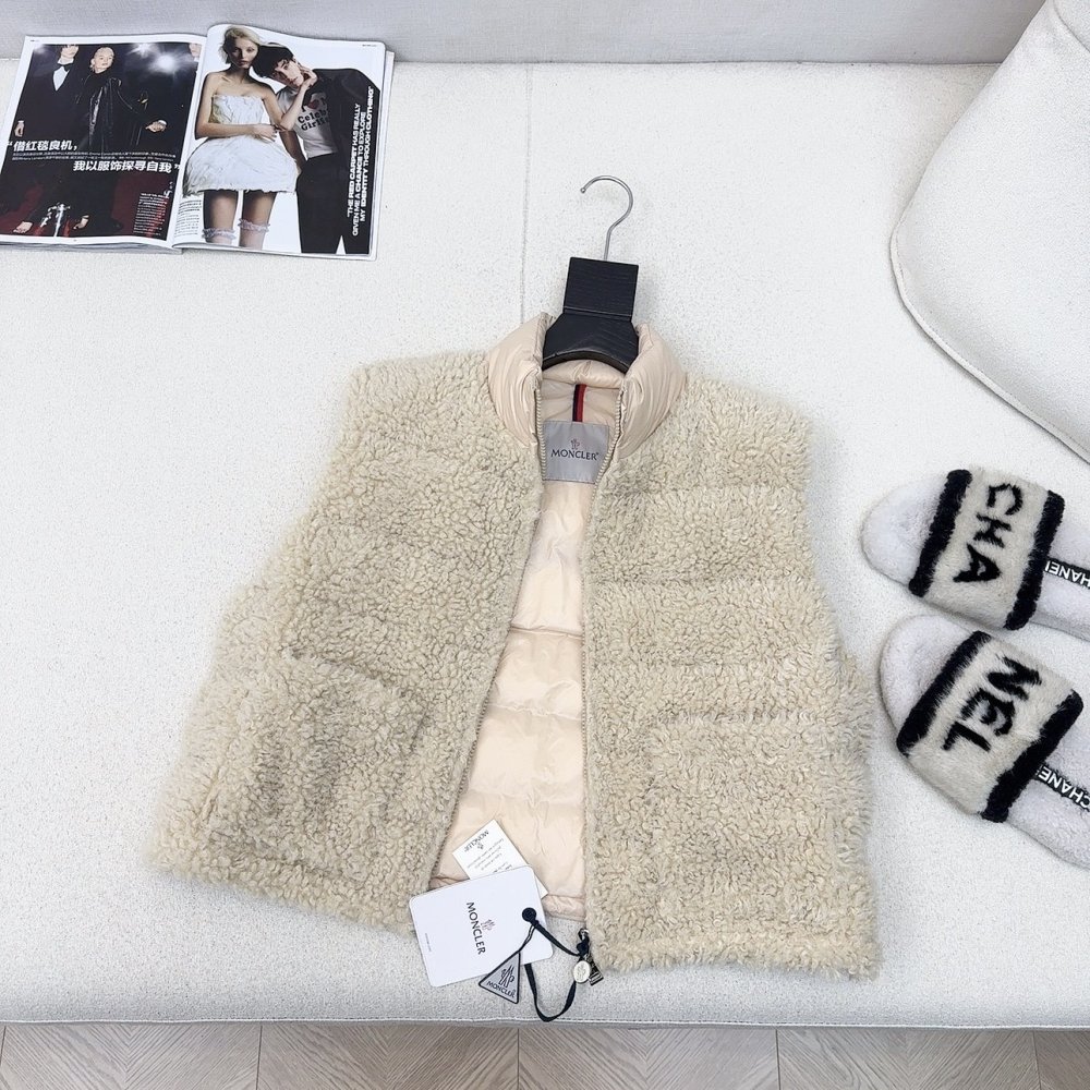 Жилетка хутряної на пуху жіноча фото 6