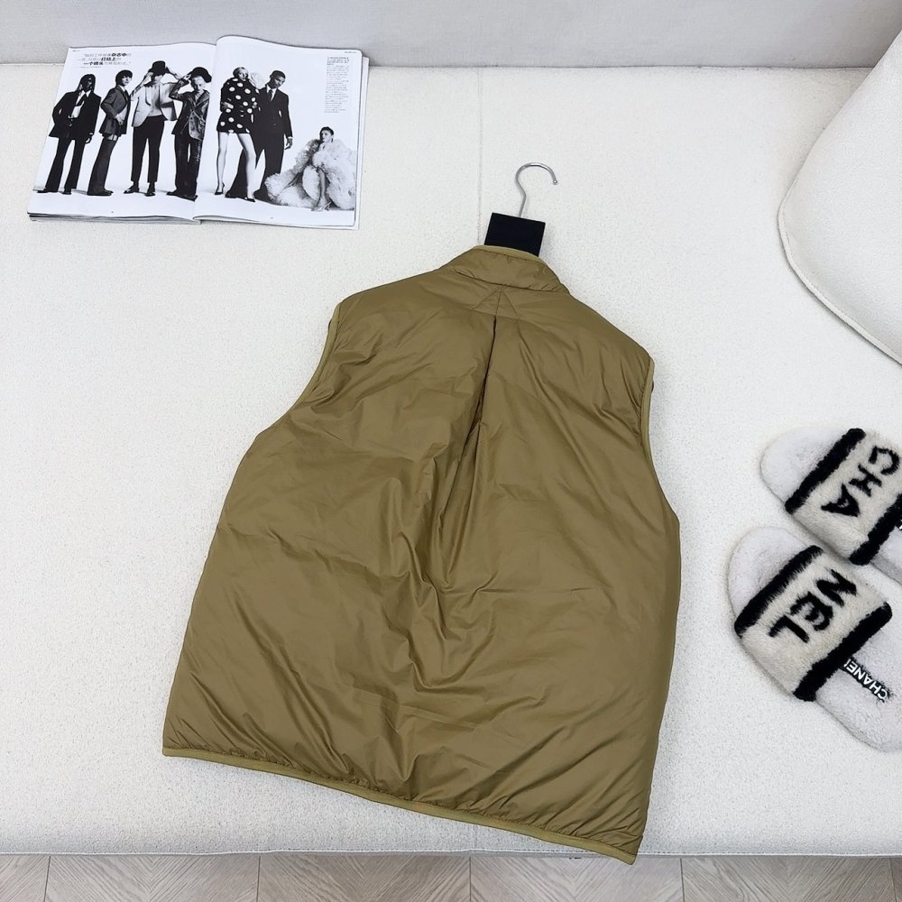 Vest fur on feathers women's фото 9