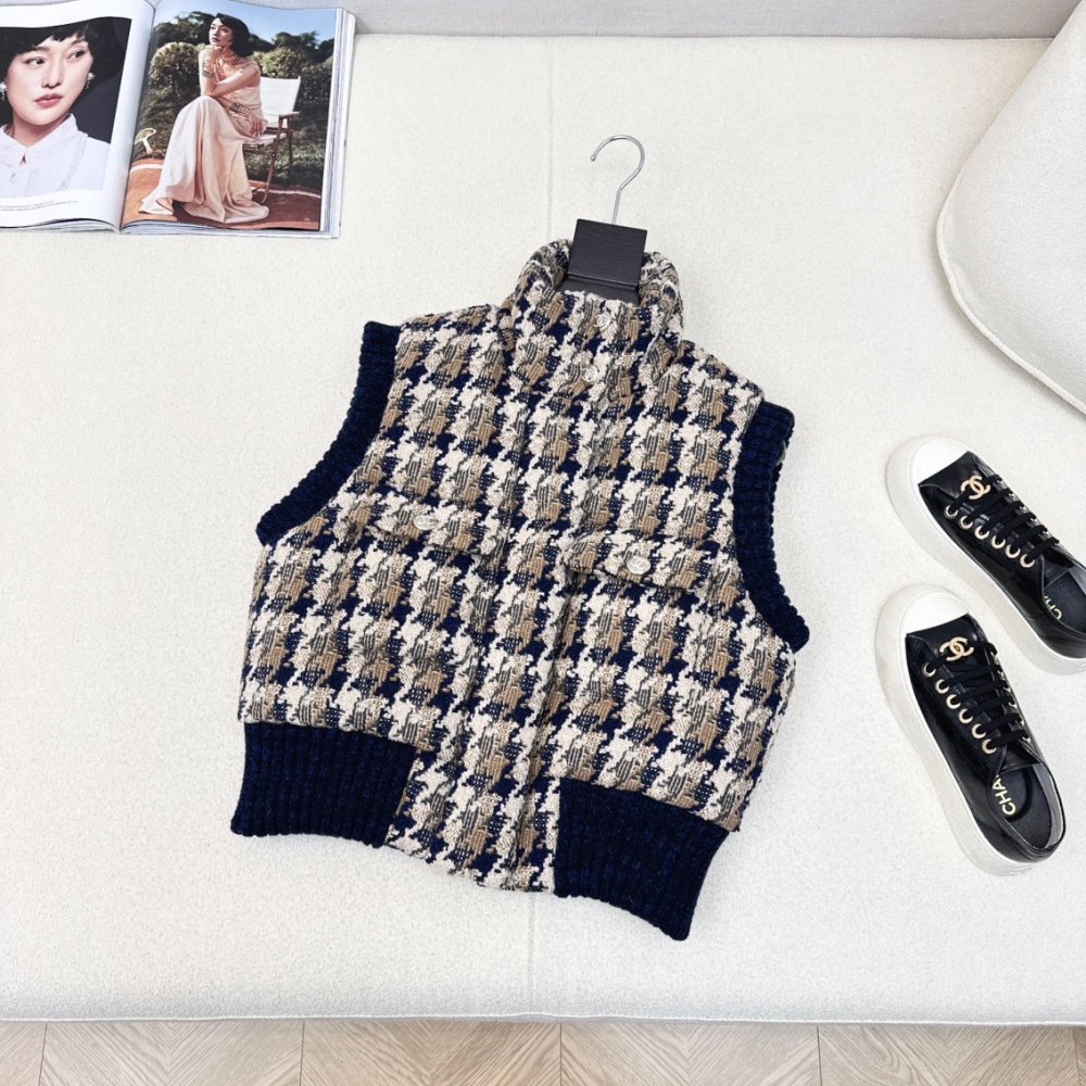 Vest on feathers women's