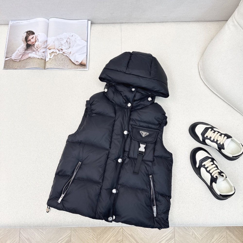 Жилетка на пуху жіноча