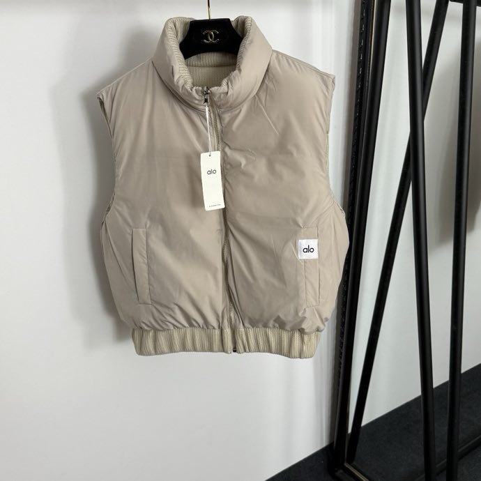 Жилетка на пуху женская