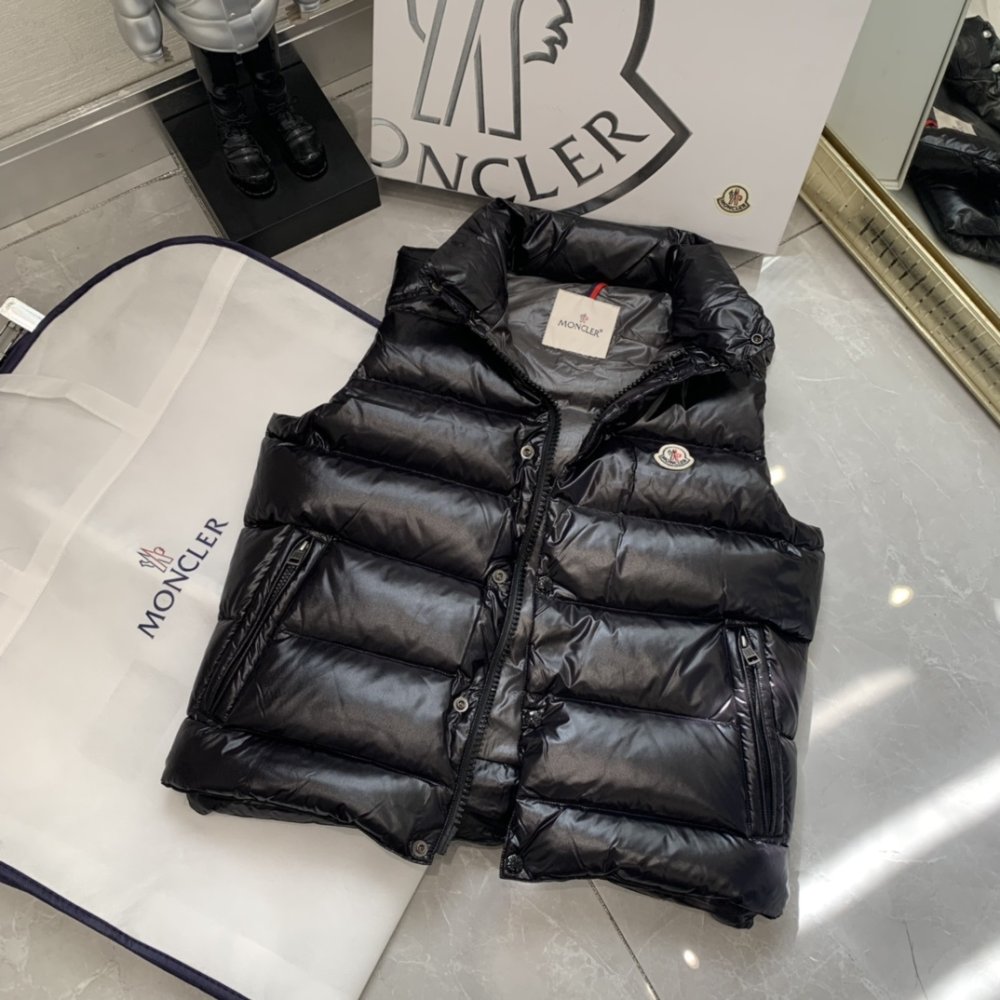 Жилетка на пуху жіноча