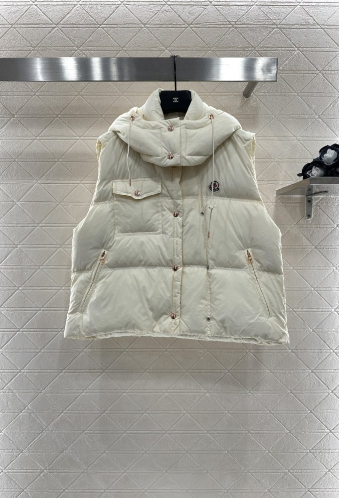 Жилетка на пуху женская