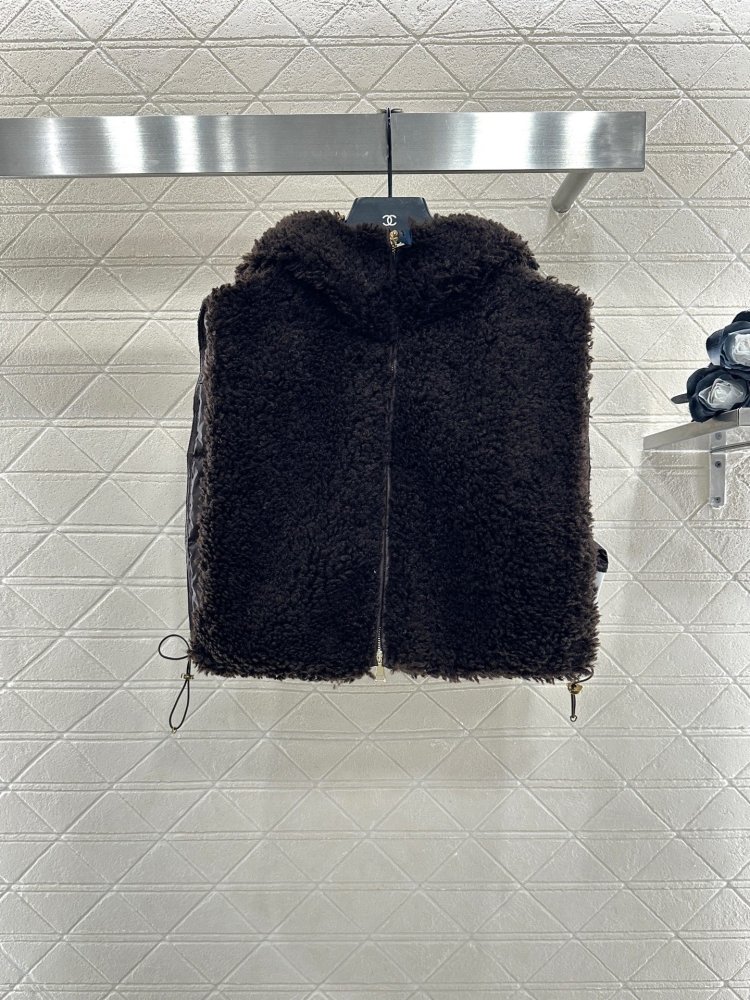 Жилетка на пуху женская