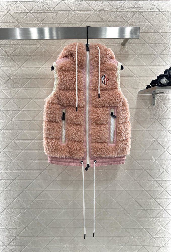 Жилетка на пуху жіноча