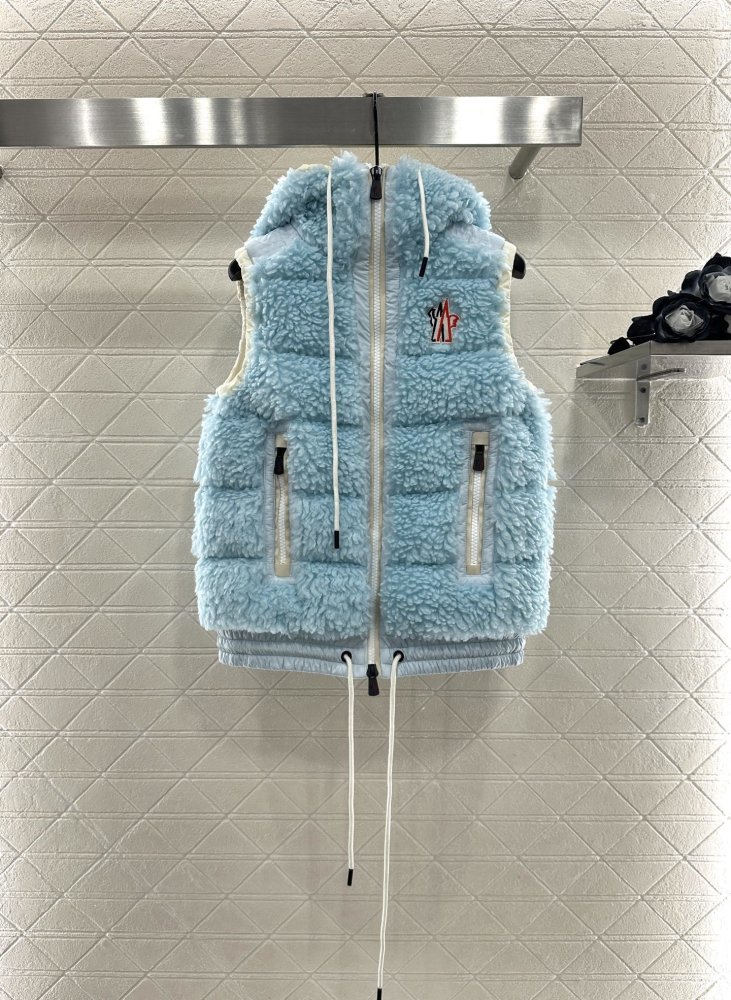 Жилетка на пуху женская