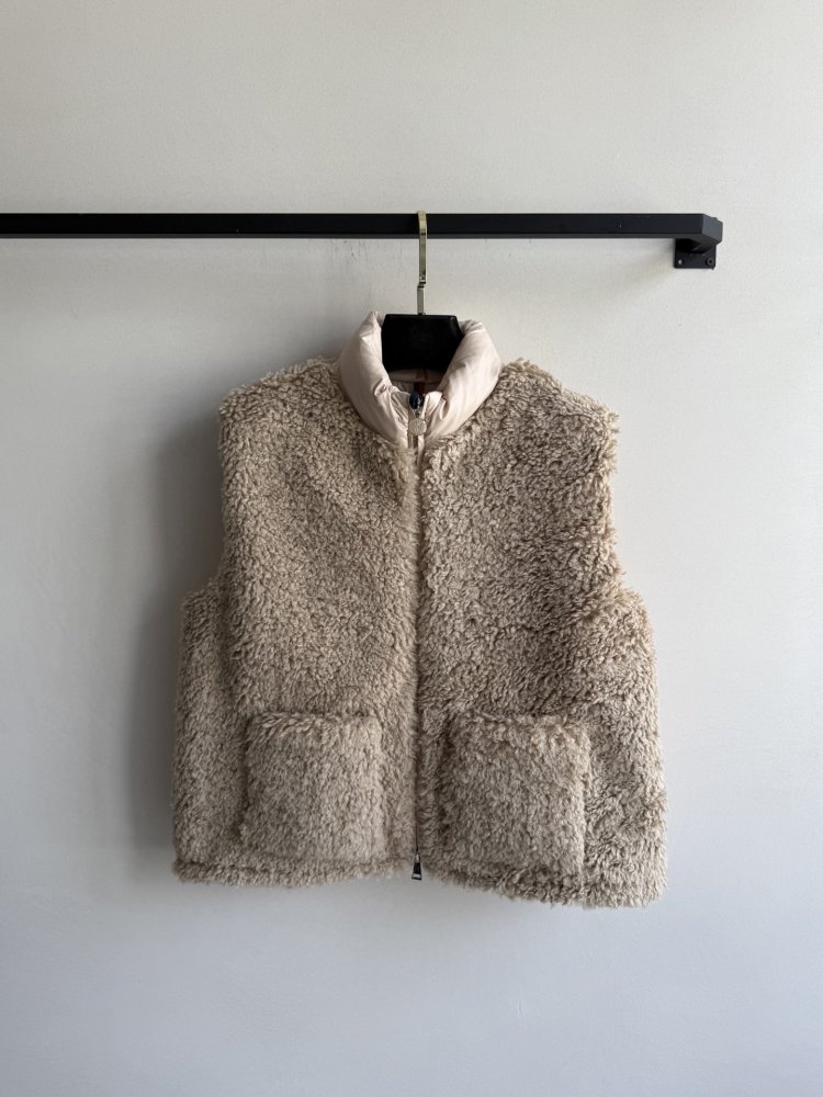 Жилетка на пуху женская