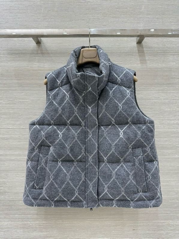 Жилетка на пуху жіноча