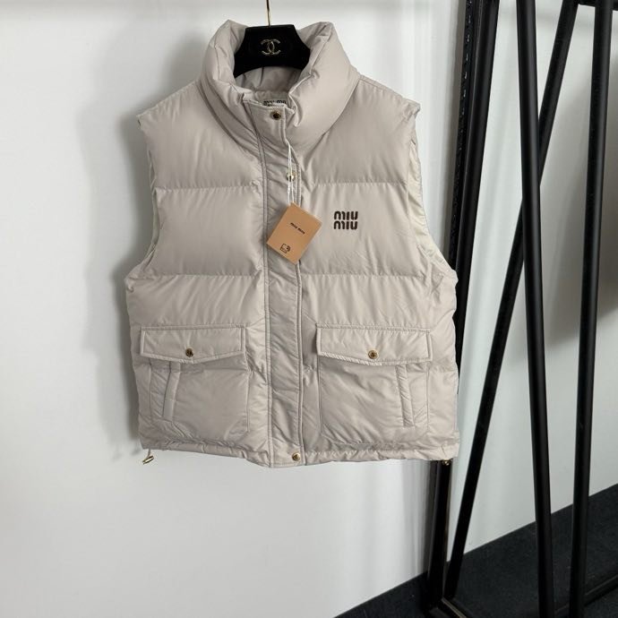 Жилетка на пуху жіноча