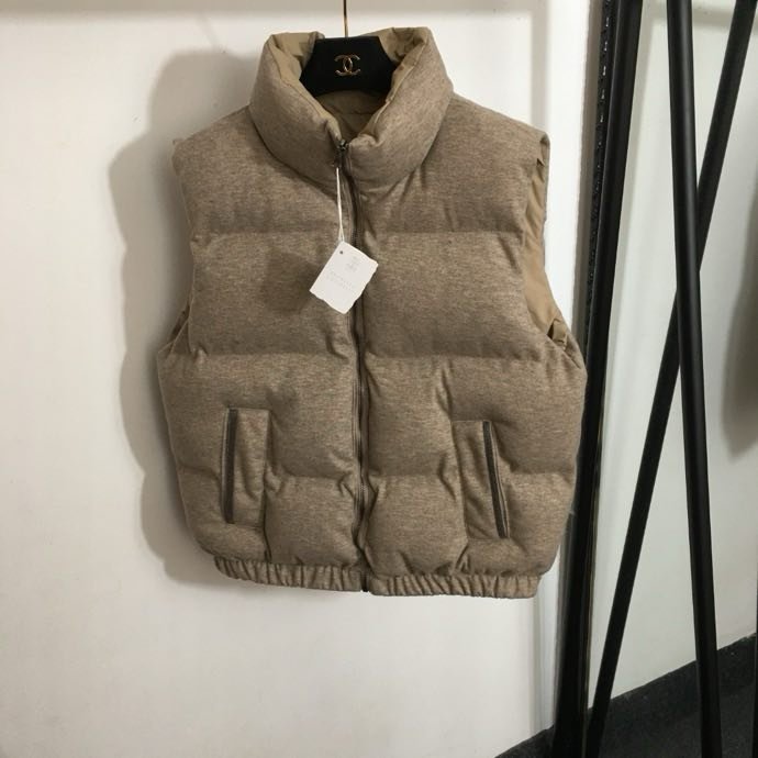 Жилетка на пуху жіноча