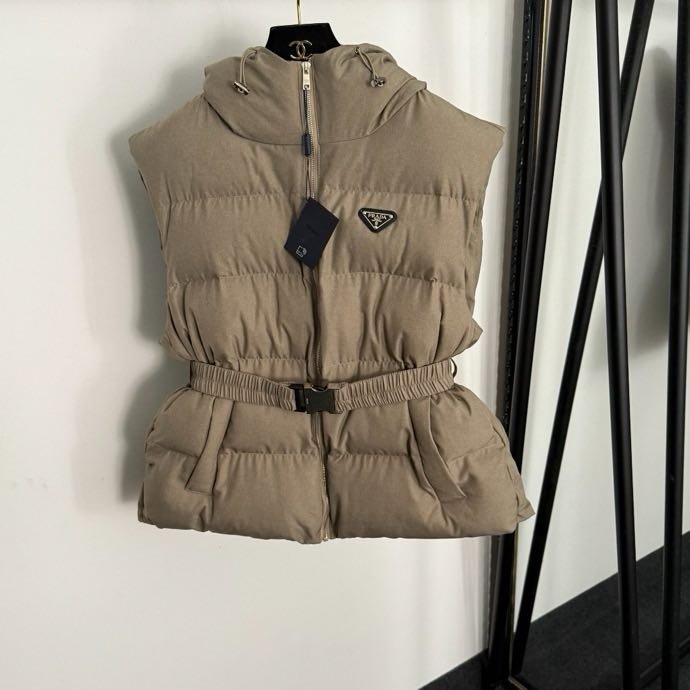 Жилетка на пуху женская