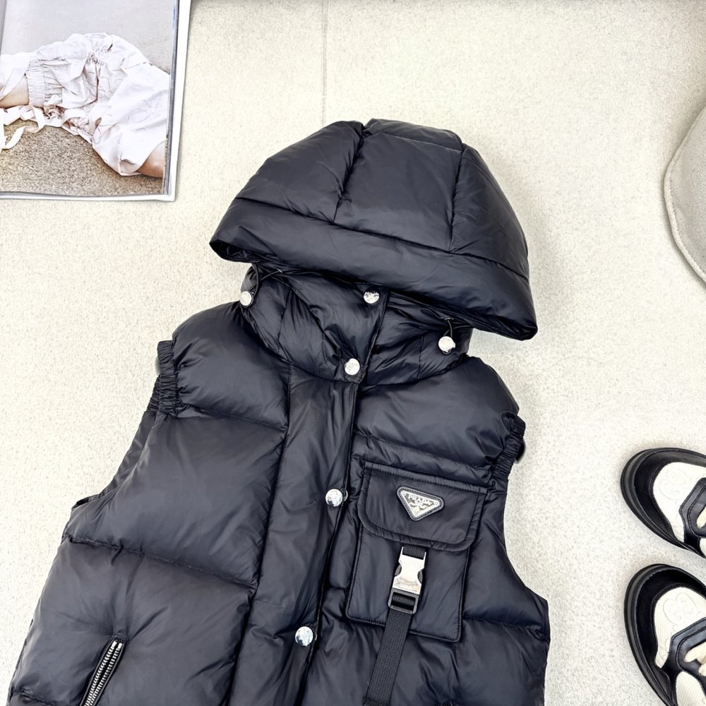 Жилетка на пуху жіноча фото 2