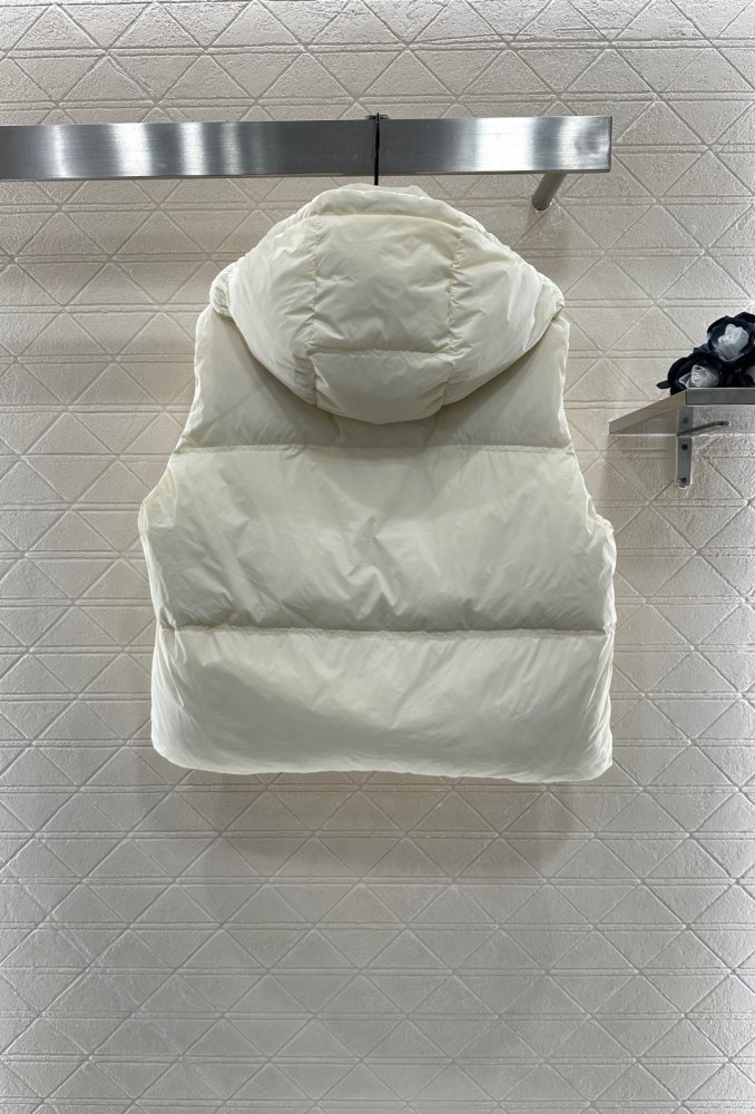 Жилетка на пуху женская фото 2