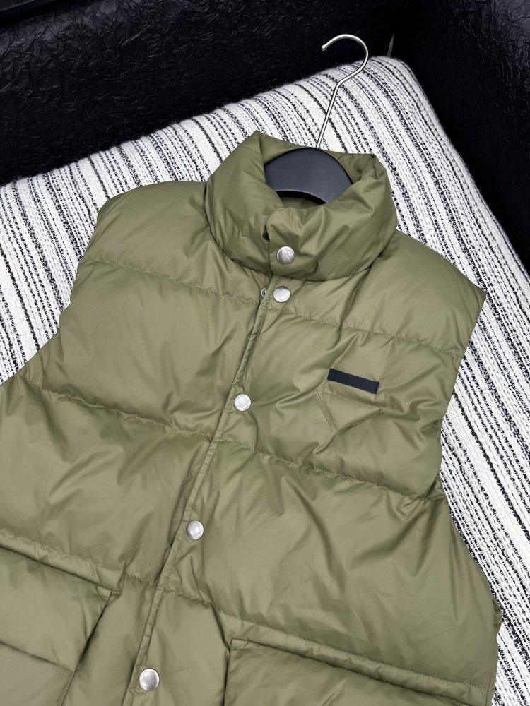 Жилетка на пуху жіноча фото 2