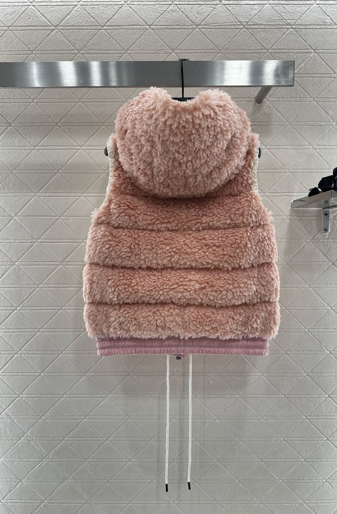 Жилетка на пуху жіноча фото 2