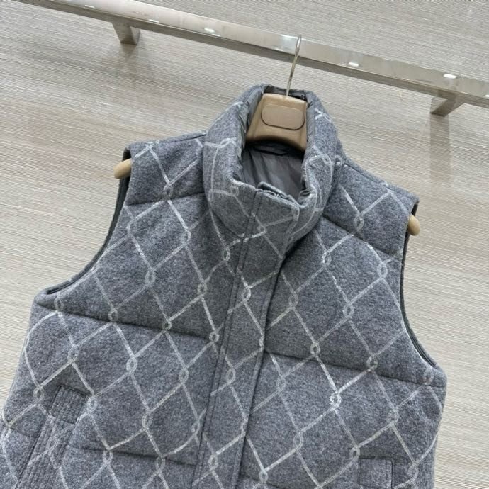 Жилетка на пуху жіноча фото 2