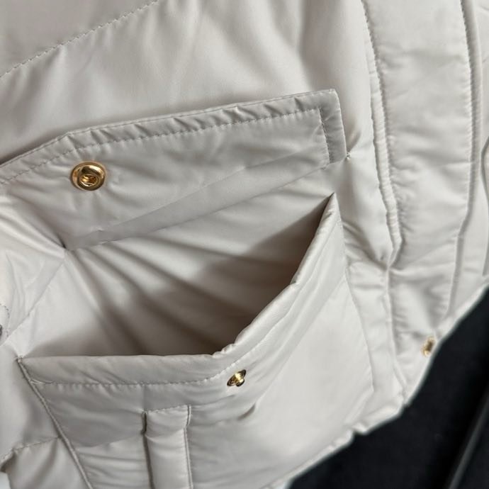 Жилетка на пуху жіноча фото 2