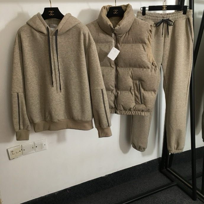 Жилетка на пуху жіноча фото 2