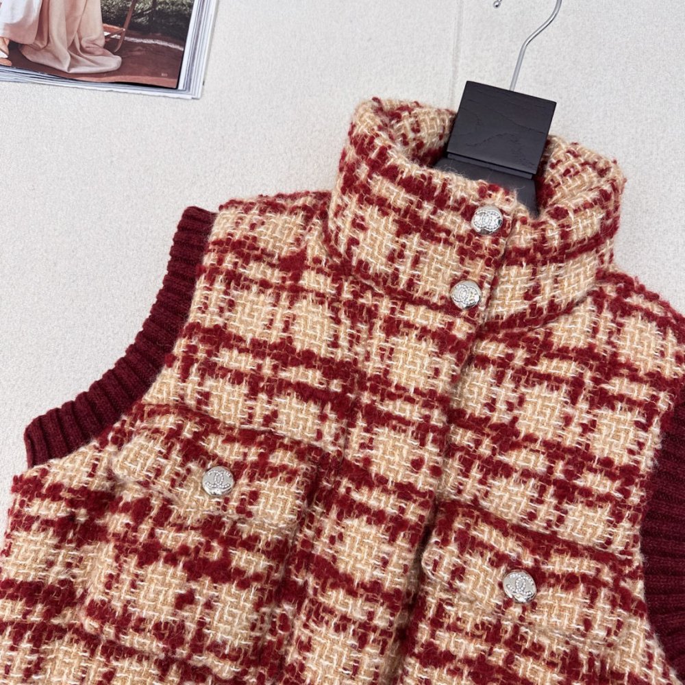 Vest on feathers women's фото 3