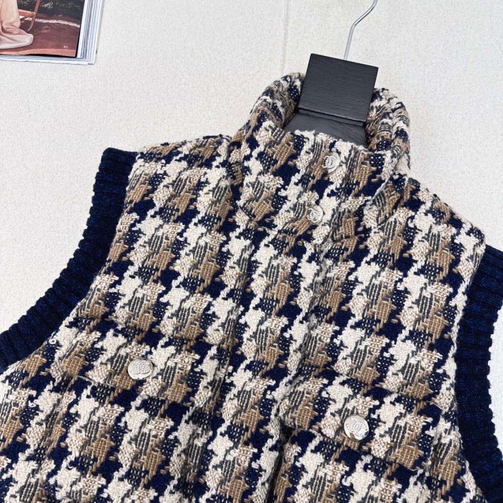 Vest on feathers women's фото 3