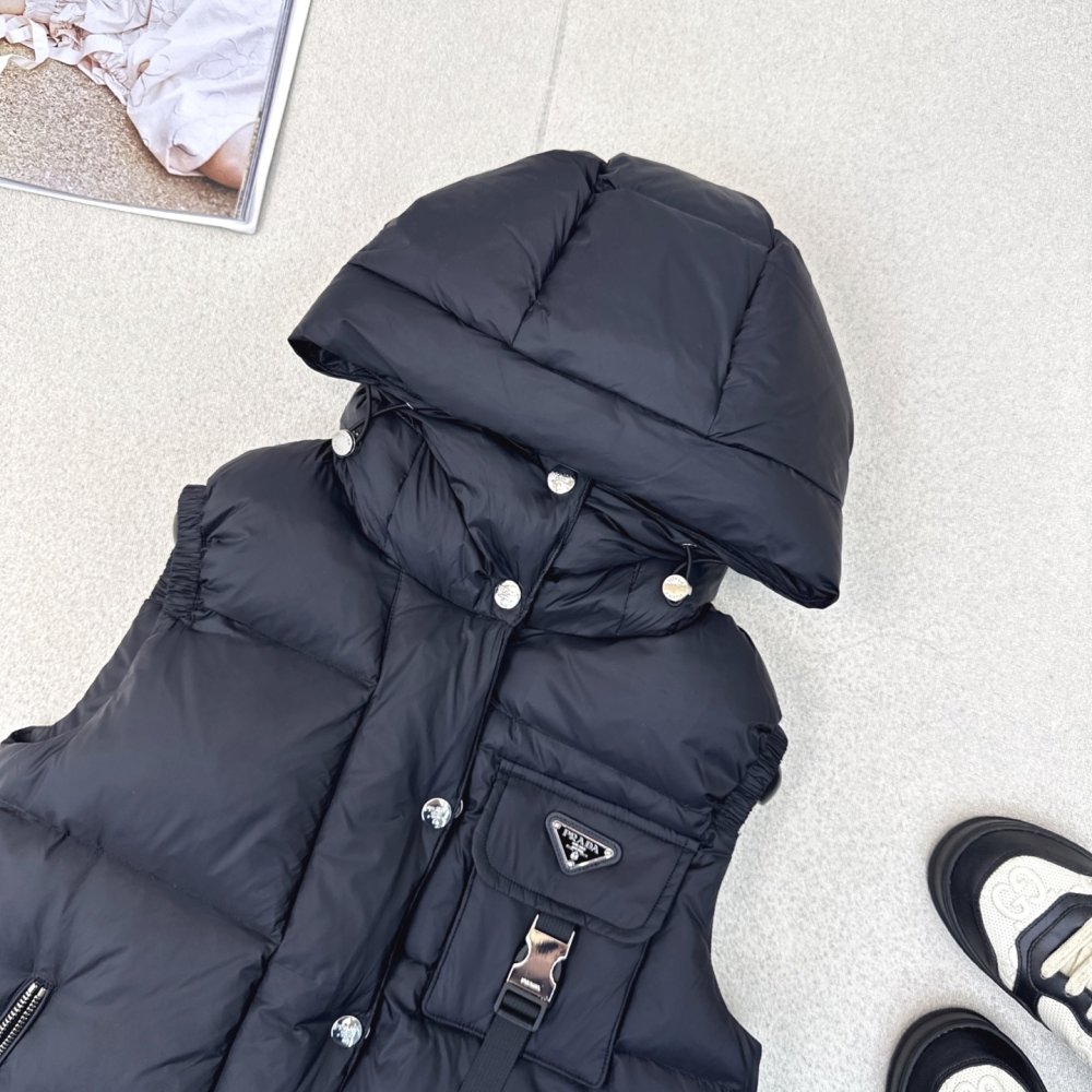 Жилетка на пуху жіноча фото 3