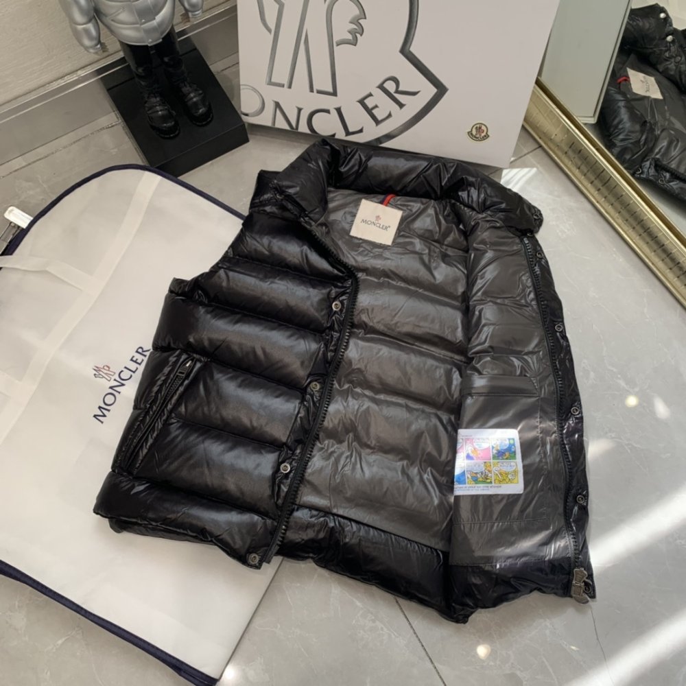 Жилетка на пуху жіноча фото 3