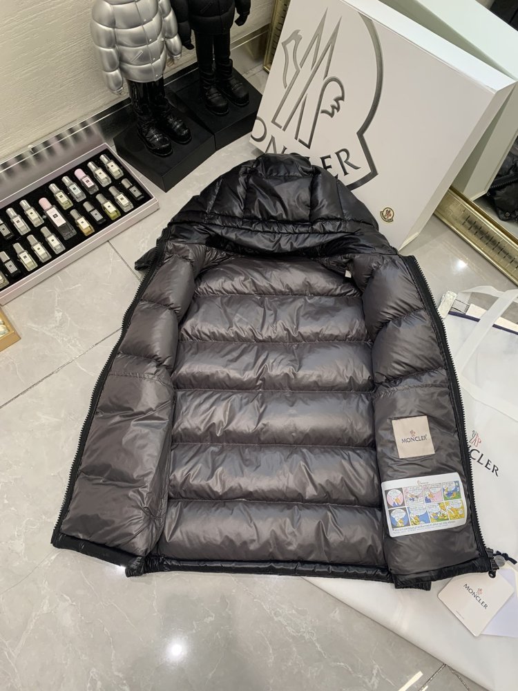 Жилетка на пуху жіноча фото 3