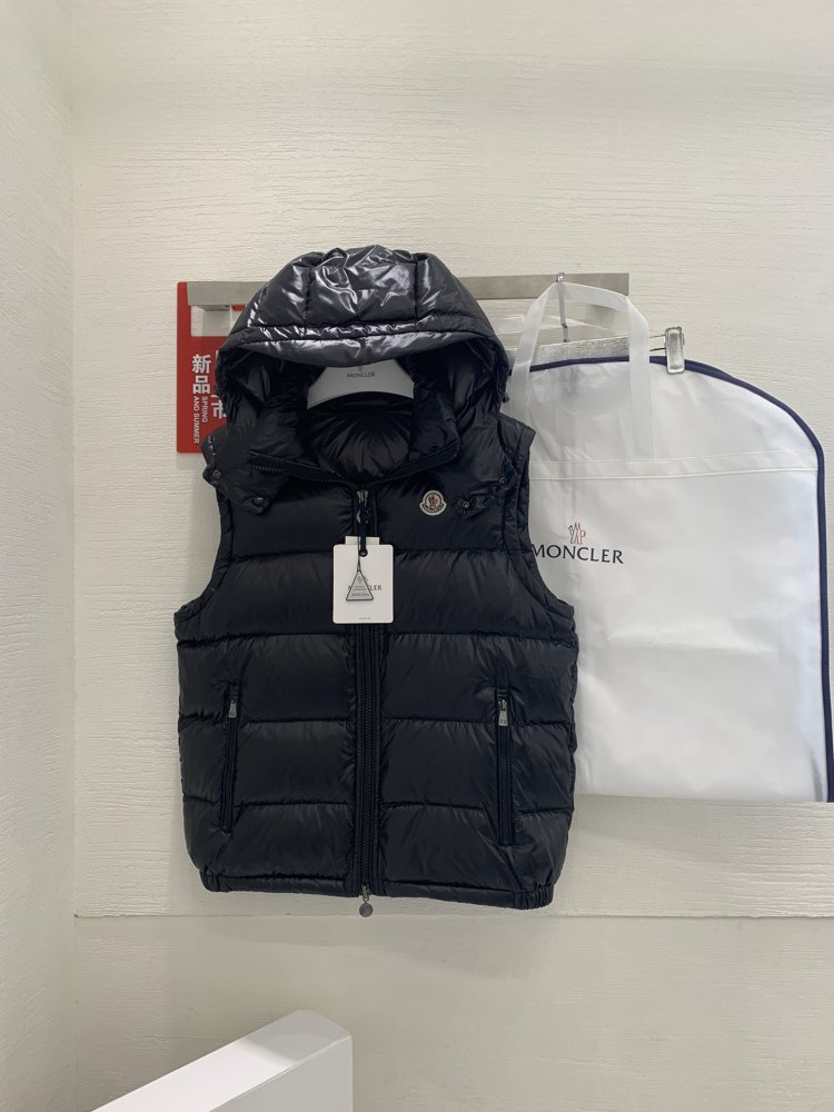 Жилетка на пуху жіноча фото 3