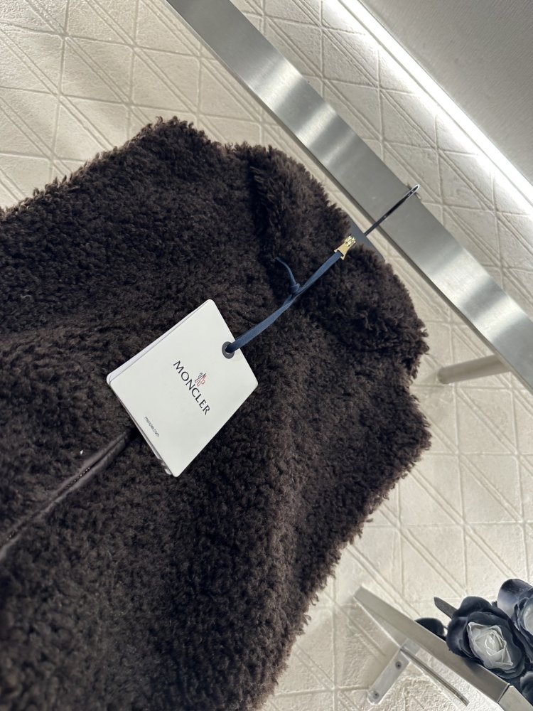 Жилетка на пуху женская фото 3