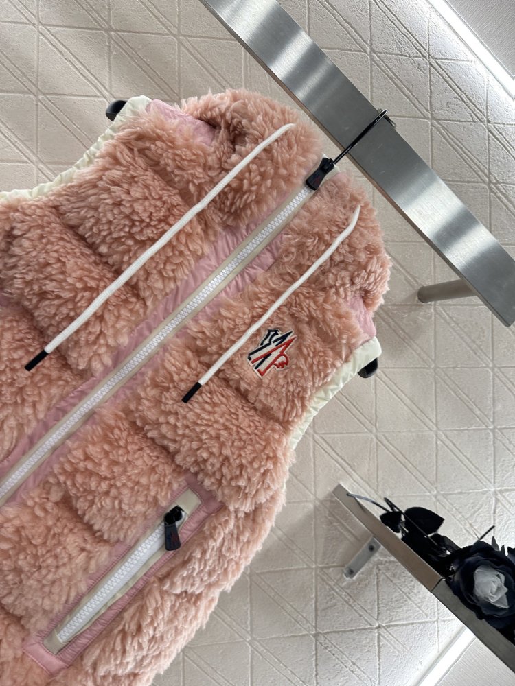 Жилетка на пуху жіноча фото 3