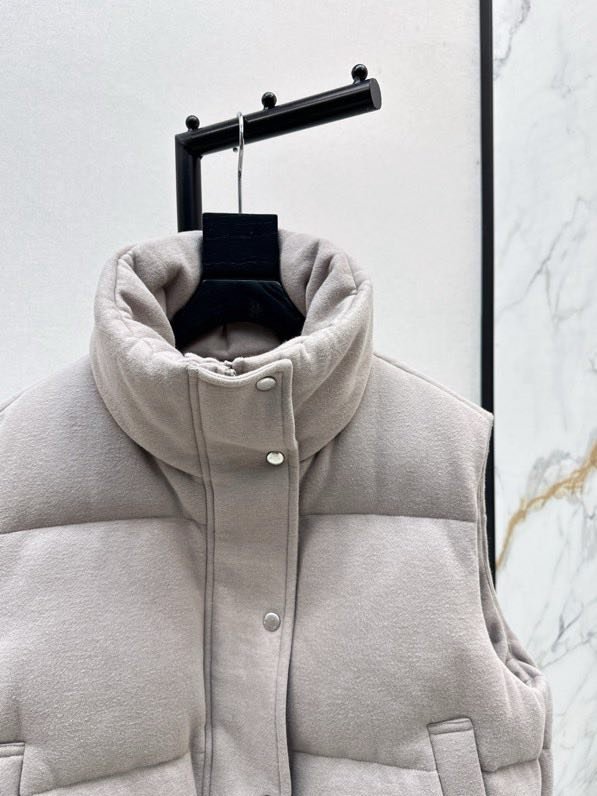 Vest on feathers women's фото 3