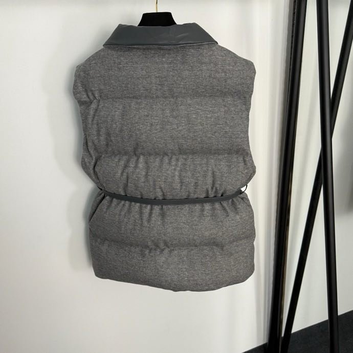 Жилетка на пуху женская фото 3