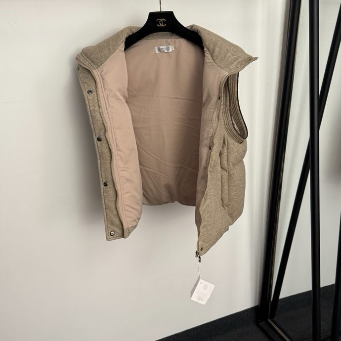 Vest on feathers women's фото 3