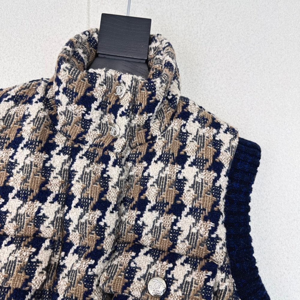 Vest on feathers women's фото 4