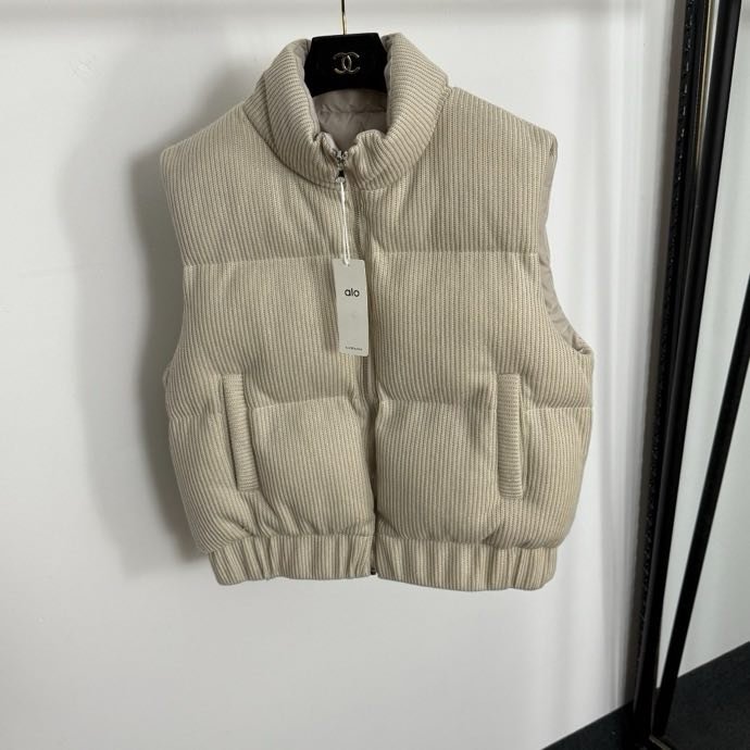 Жилетка на пуху женская фото 4