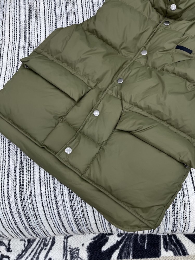 Жилетка на пуху жіноча фото 4