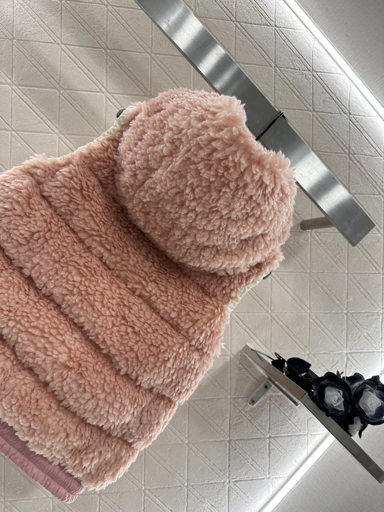 Жилетка на пуху жіноча фото 4