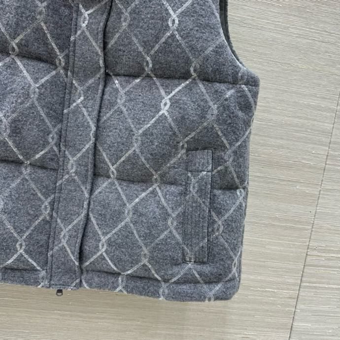 Жилетка на пуху жіноча фото 4