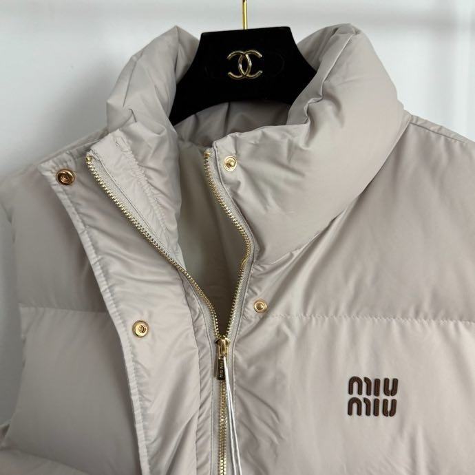 Жилетка на пуху жіноча фото 4