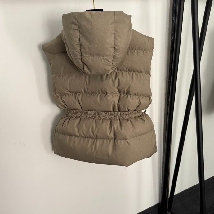 Жилетка на пуху женская фото 4