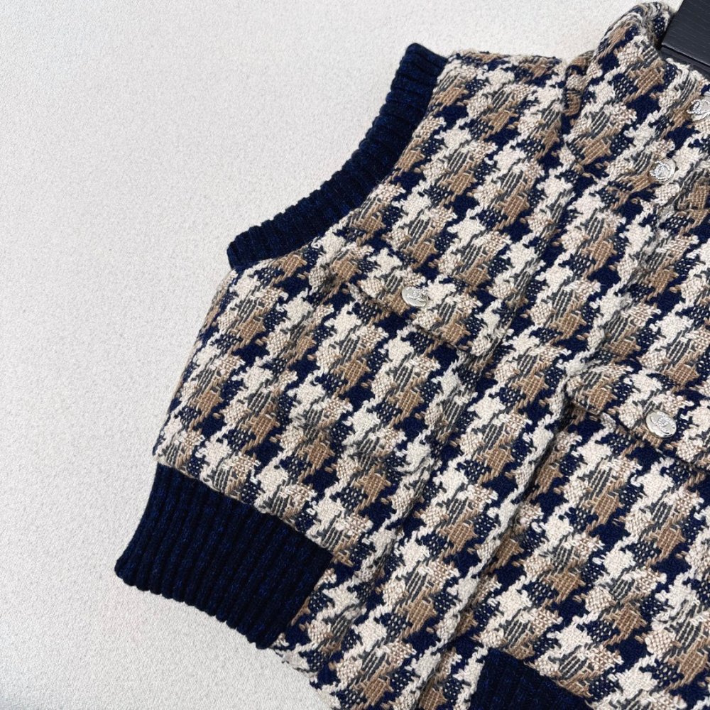 Vest on feathers women's фото 5